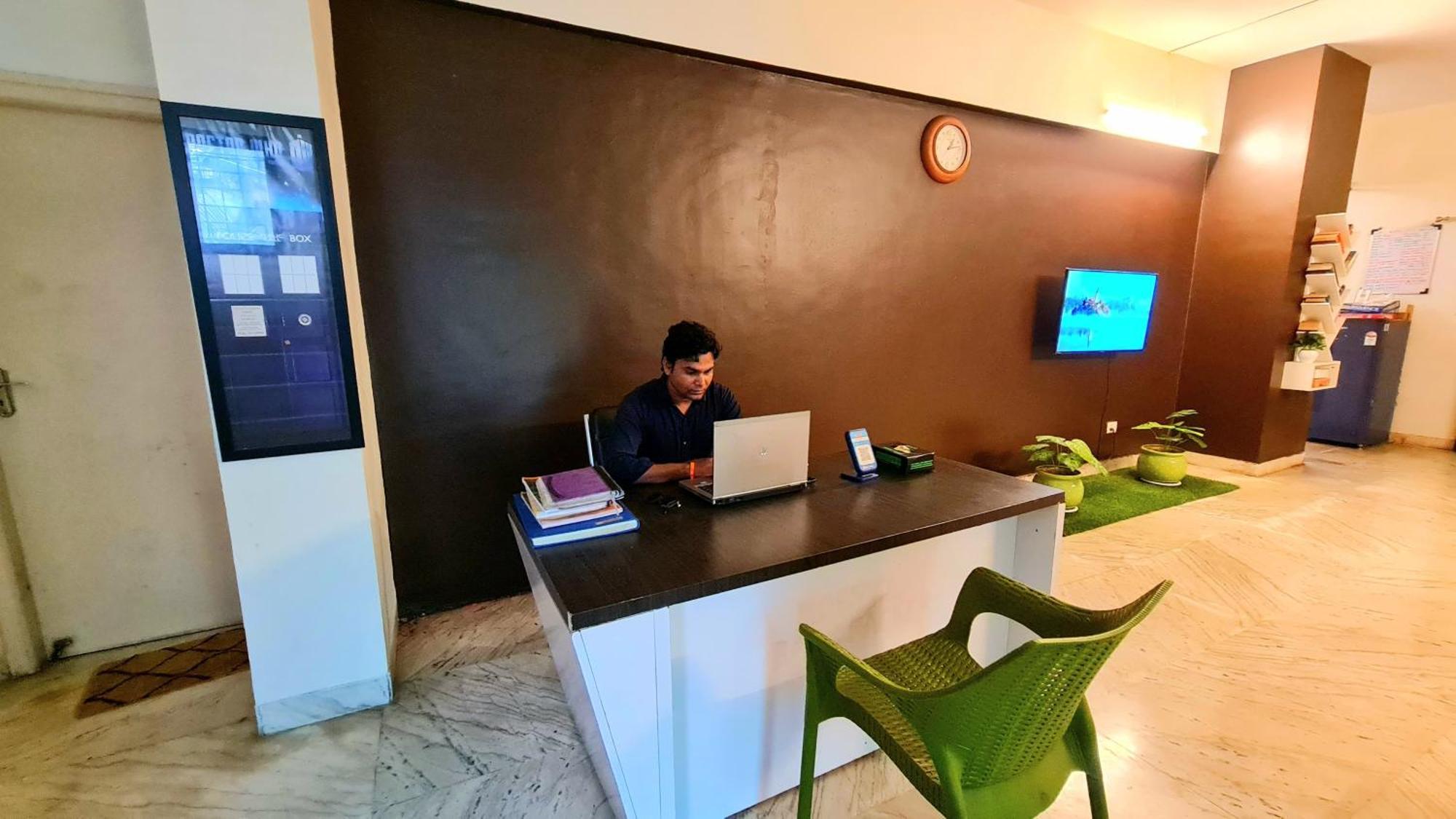 Rostel Backpackers Hostel بونة المظهر الخارجي الصورة