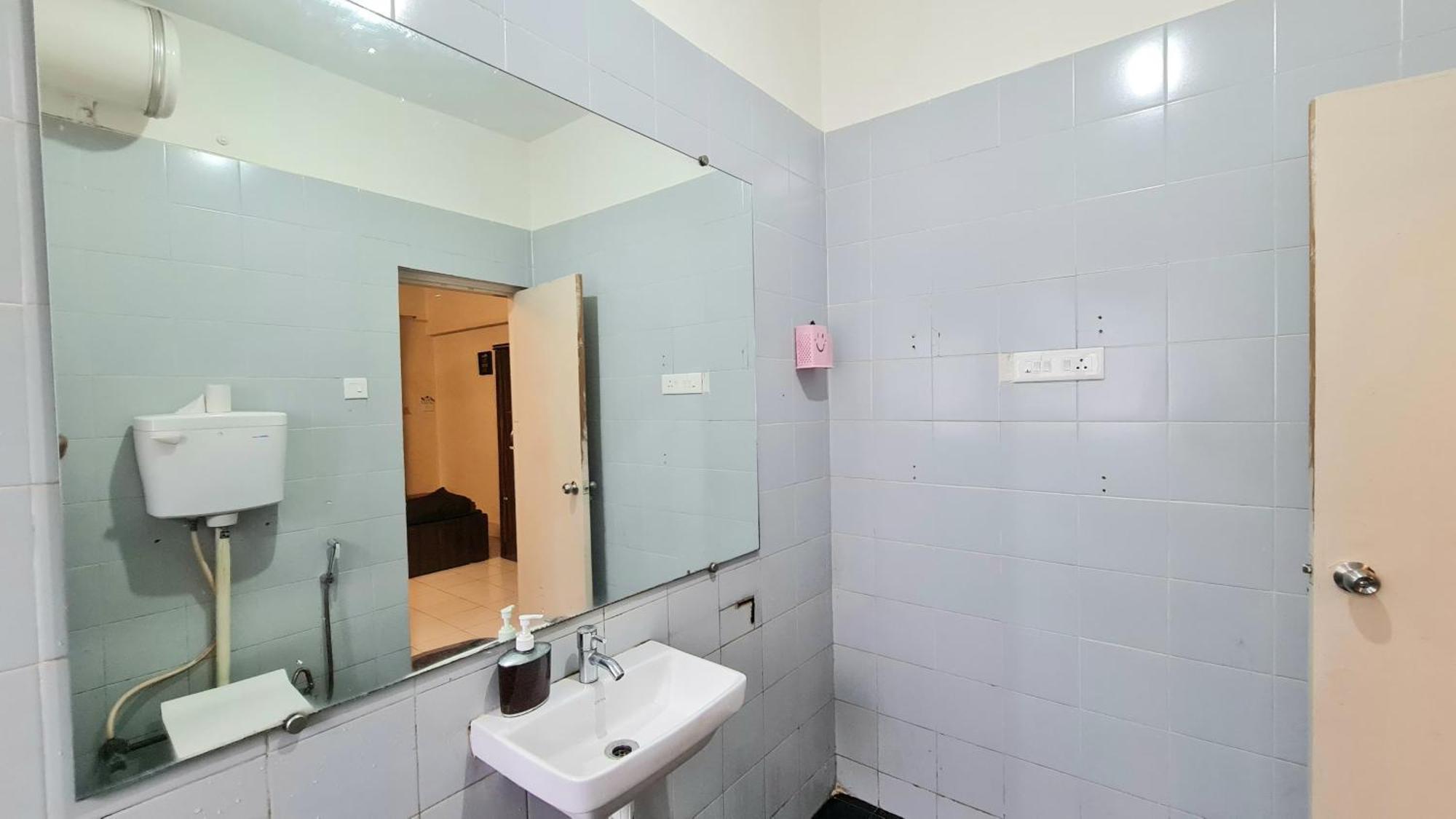 Rostel Backpackers Hostel بونة المظهر الخارجي الصورة